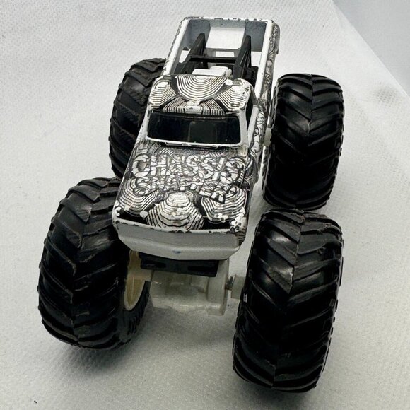 Hot Wheels Monster Jam Chassis Snapper Black‎ White Truck 1:64 - Picture 2 of 4